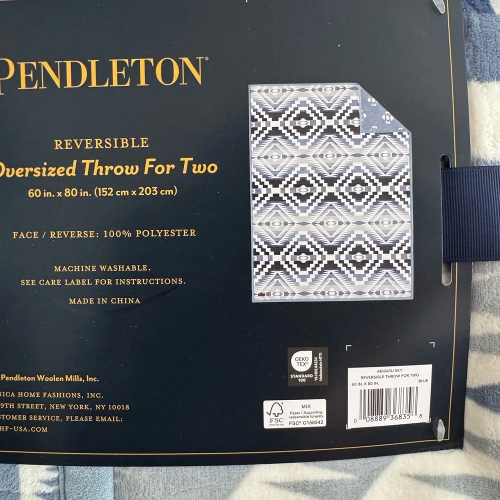 Pendleton Oversized Blue and White Geometric Blanket Throw 60”x80”